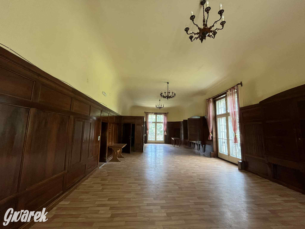 Budowę zlecił A. Baildon. Pałac zachwyca do dziś