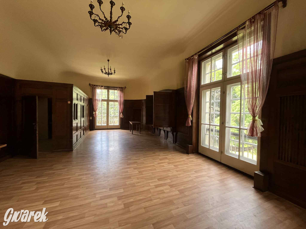 Budowę zlecił A. Baildon. Pałac zachwyca do dziś