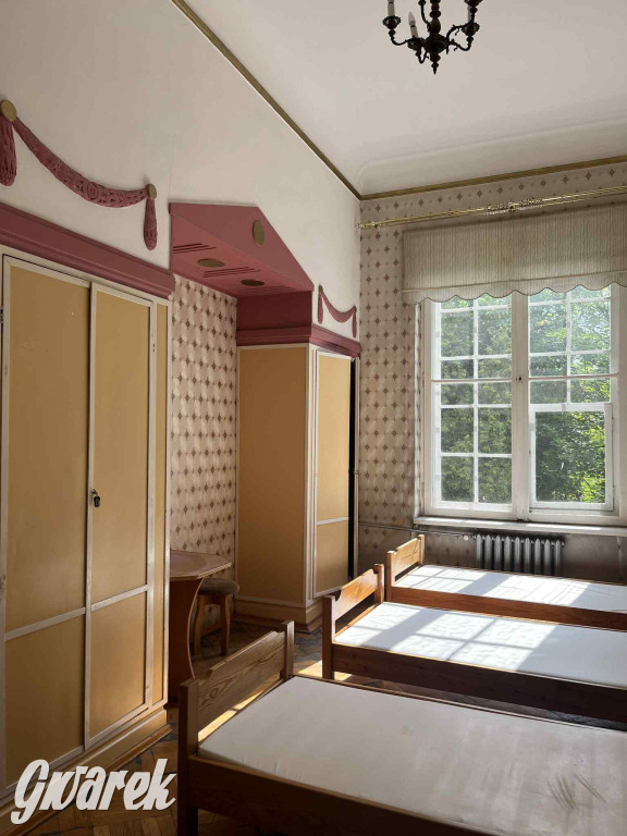 Budowę zlecił A. Baildon. Pałac zachwyca do dziś