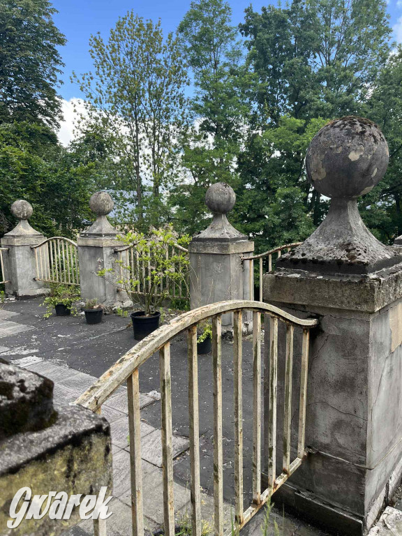 Budowę zlecił A. Baildon. Pałac zachwyca do dziś