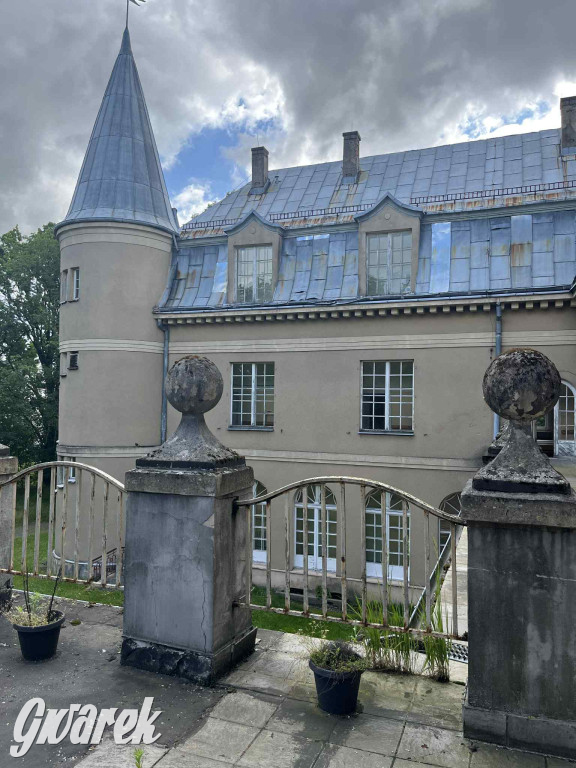 Budowę zlecił A. Baildon. Pałac zachwyca do dziś