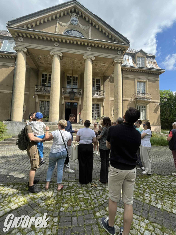 Budowę zlecił A. Baildon. Pałac zachwyca do dziś