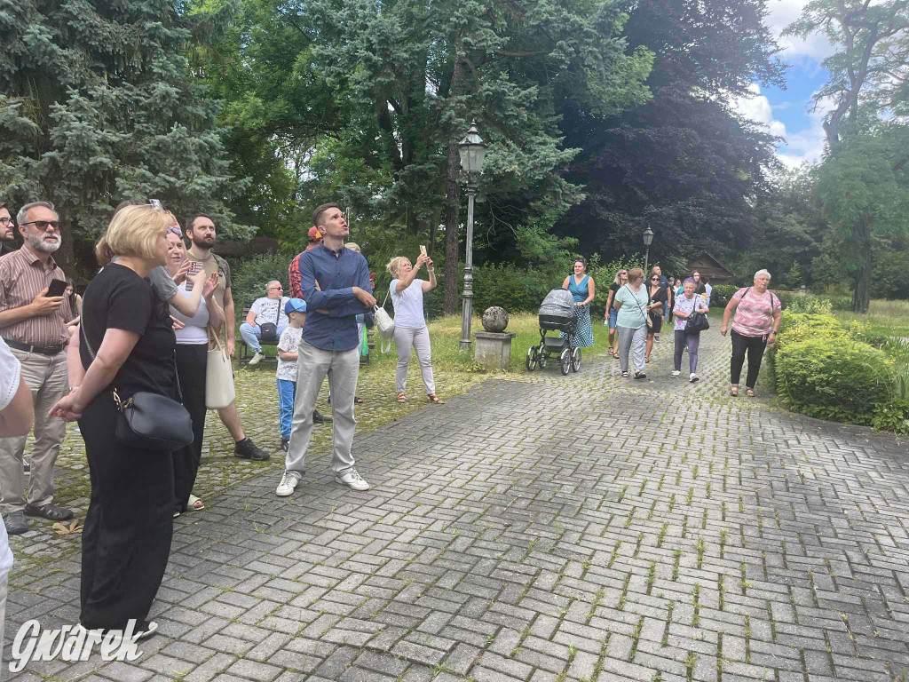 Budowę zlecił A. Baildon. Pałac zachwyca do dziś