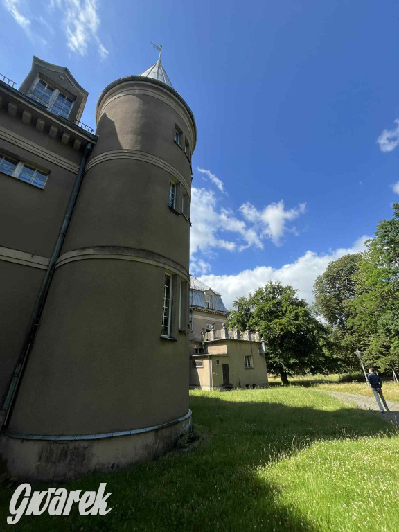 Budowę zlecił A. Baildon. Pałac zachwyca do dziś