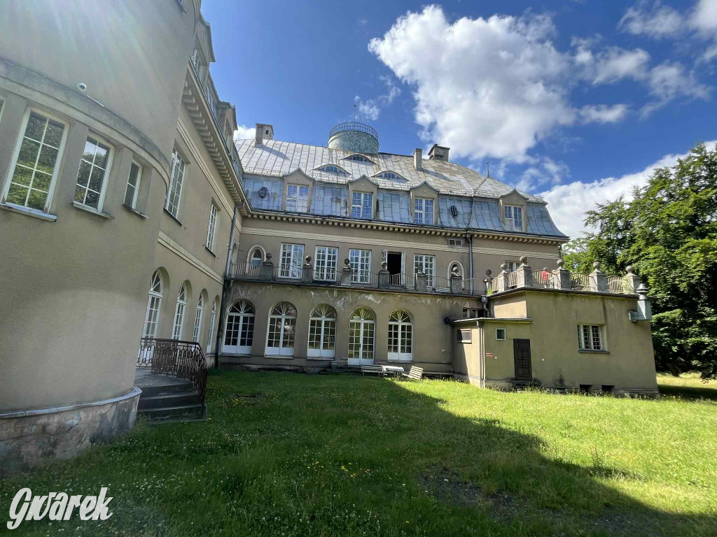 Budowę zlecił A. Baildon. Pałac zachwyca do dziś