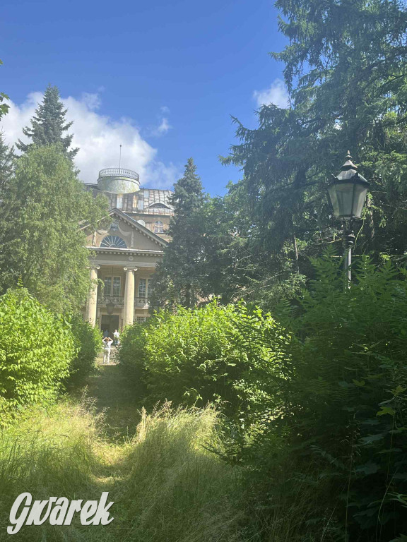 Budowę zlecił A. Baildon. Pałac zachwyca do dziś