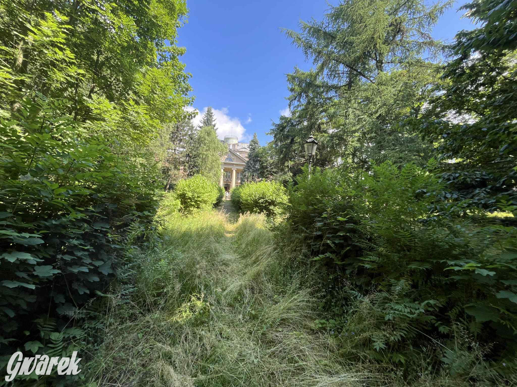 Budowę zlecił A. Baildon. Pałac zachwyca do dziś