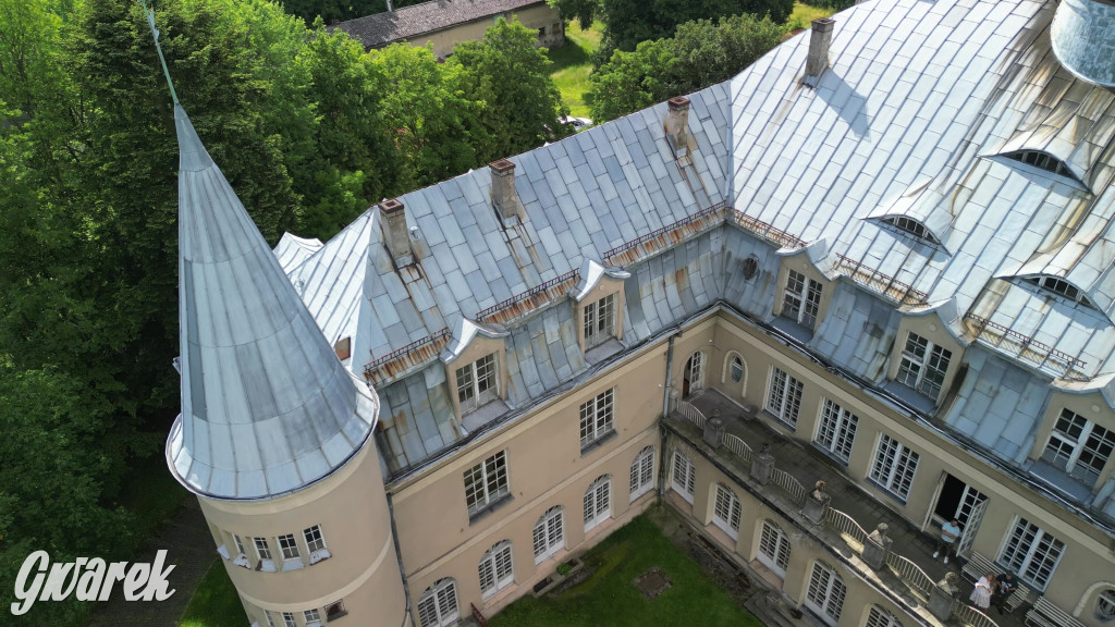 Budowę zlecił A. Baildon. Pałac zachwyca do dziś