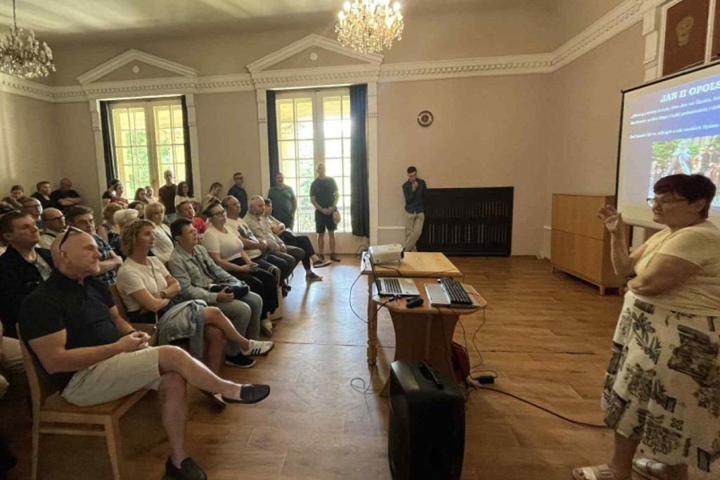 Budowę zlecił A. Baildon. Pałac zachwyca do dziś