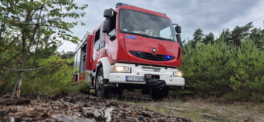 Trudna akcja gaśnicza. W użyciu dromader i śmigłowiec