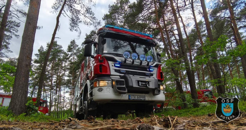 Trudna akcja gaśnicza. W użyciu dromader i śmigłowiec