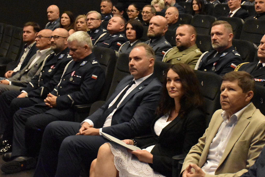 Uznanie dla najlepszych. Policjanci z medalami i awansami