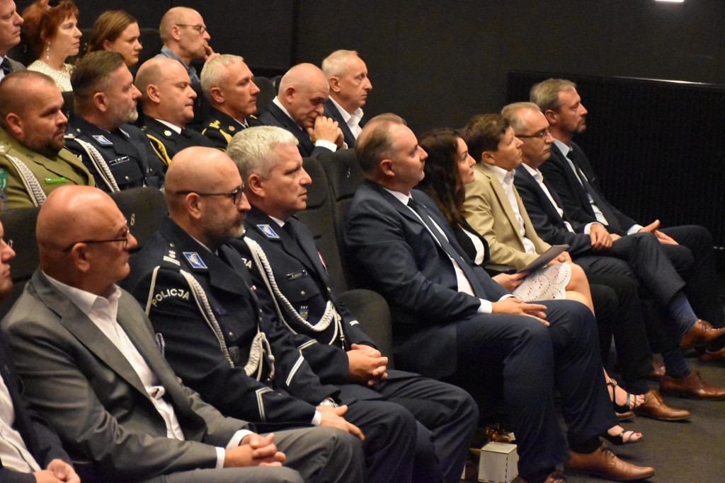 Uznanie dla najlepszych. Policjanci z medalami i awansami