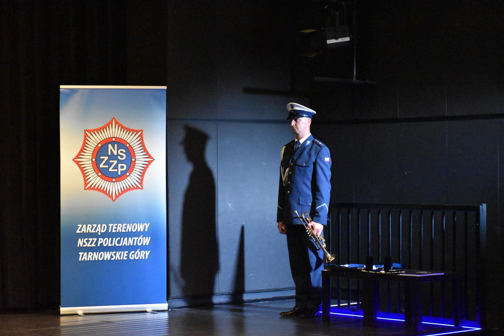 Uznanie dla najlepszych. Policjanci z medalami i awansami