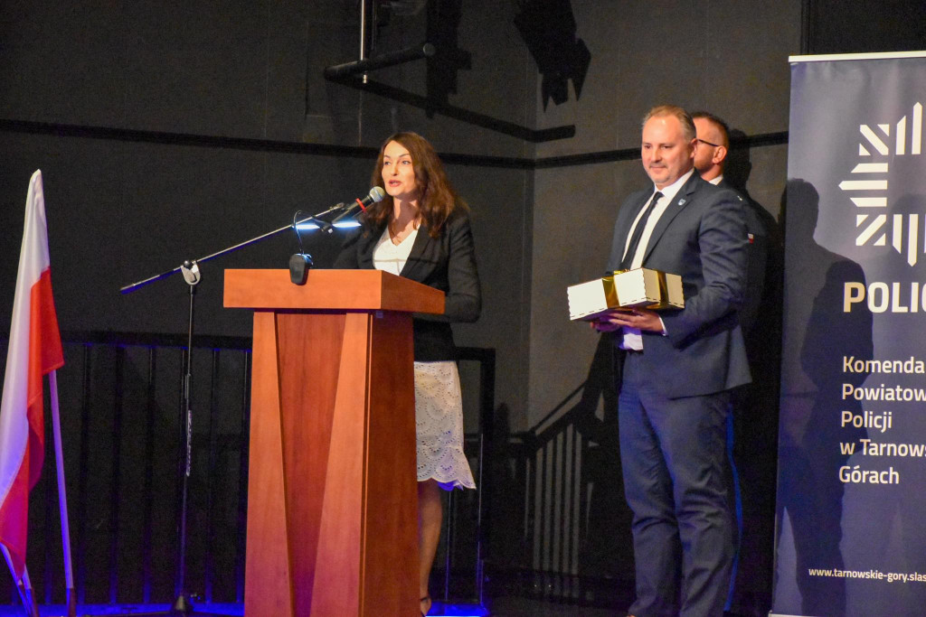 Uznanie dla najlepszych. Policjanci z medalami i awansami