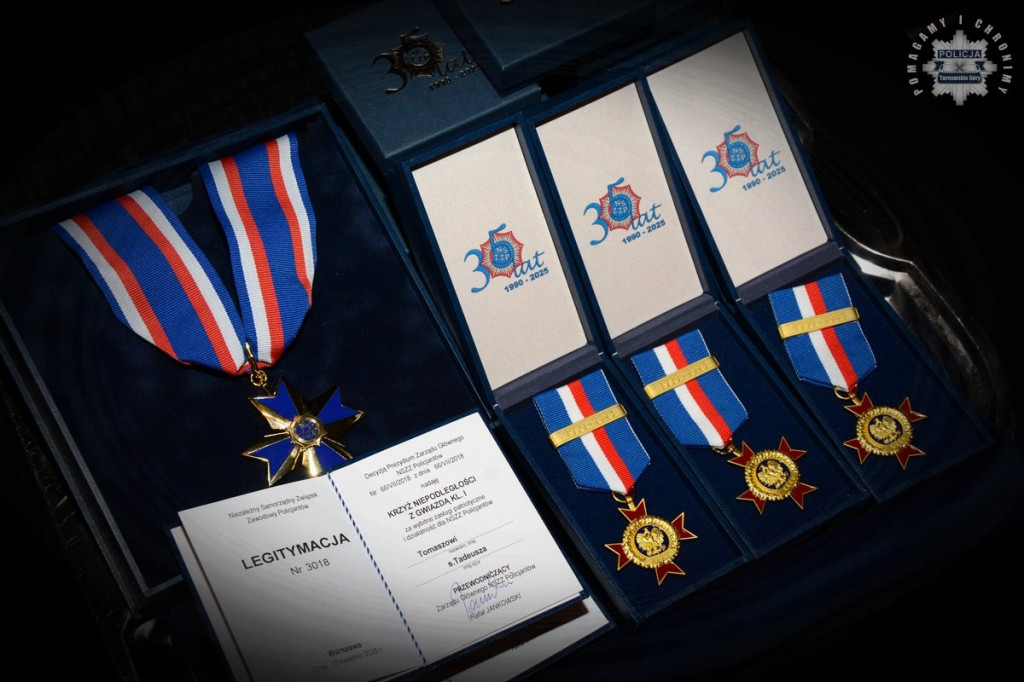 Uznanie dla najlepszych. Policjanci z medalami i awansami