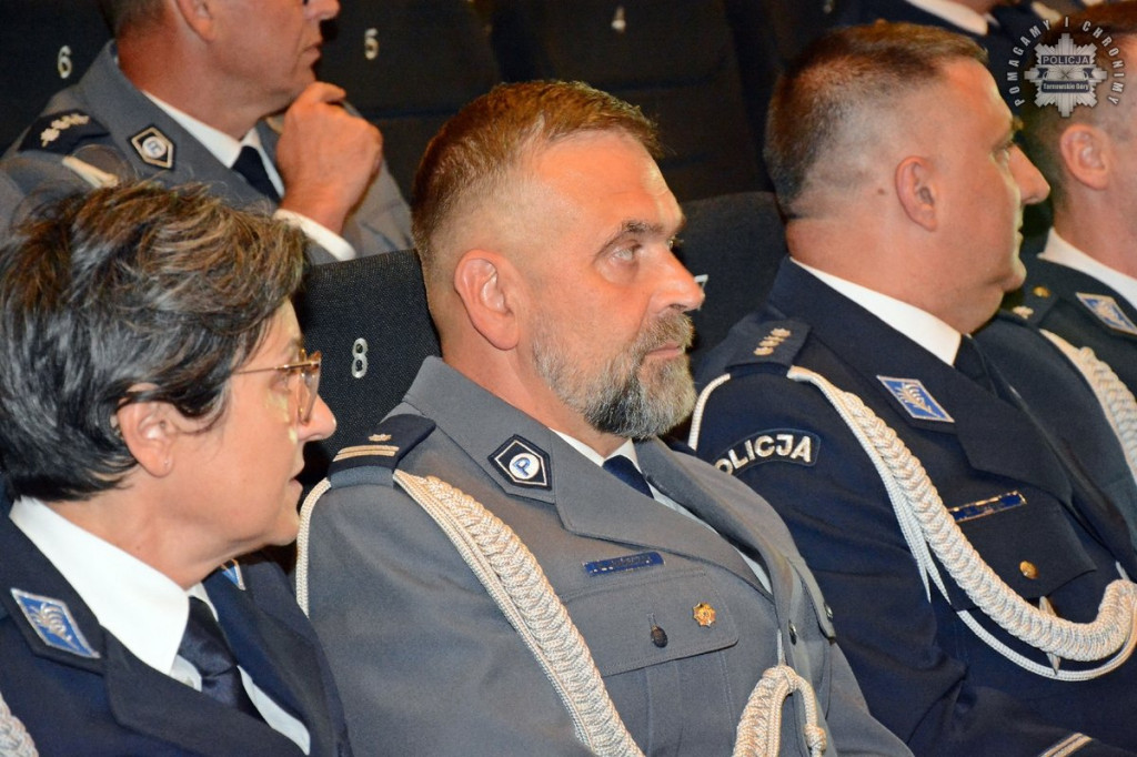 Uznanie dla najlepszych. Policjanci z medalami i awansami