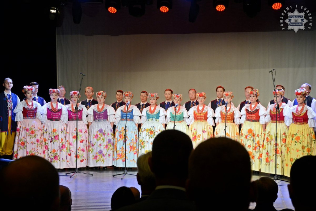 Uznanie dla najlepszych. Policjanci z medalami i awansami