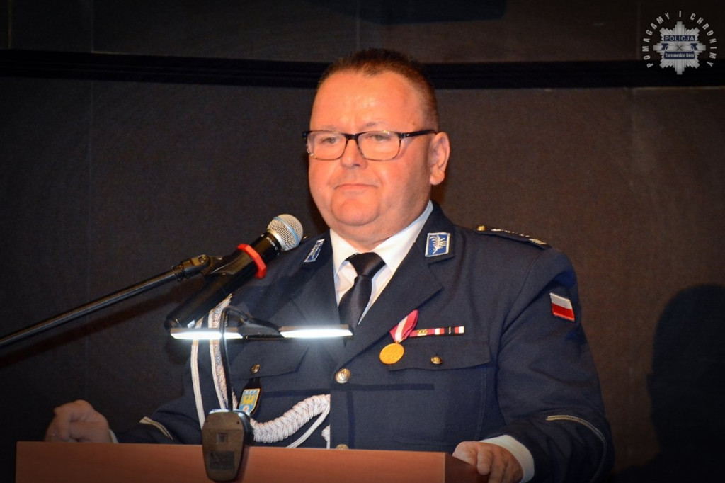 Uznanie dla najlepszych. Policjanci z medalami i awansami