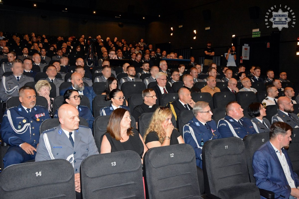 Uznanie dla najlepszych. Policjanci z medalami i awansami