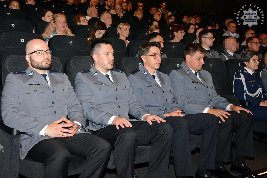 Uznanie dla najlepszych. Policjanci z medalami i awansami