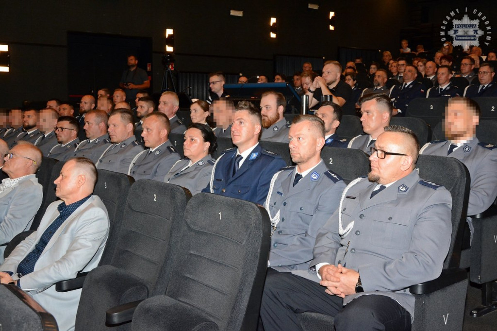 Uznanie dla najlepszych. Policjanci z medalami i awansami