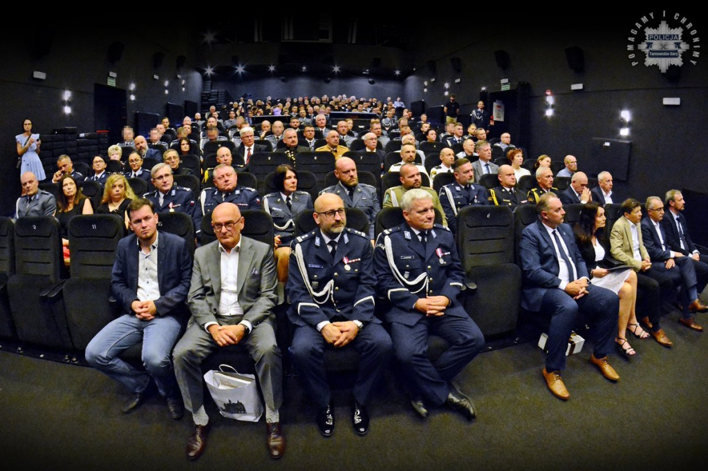 Uznanie dla najlepszych. Policjanci z medalami i awansami