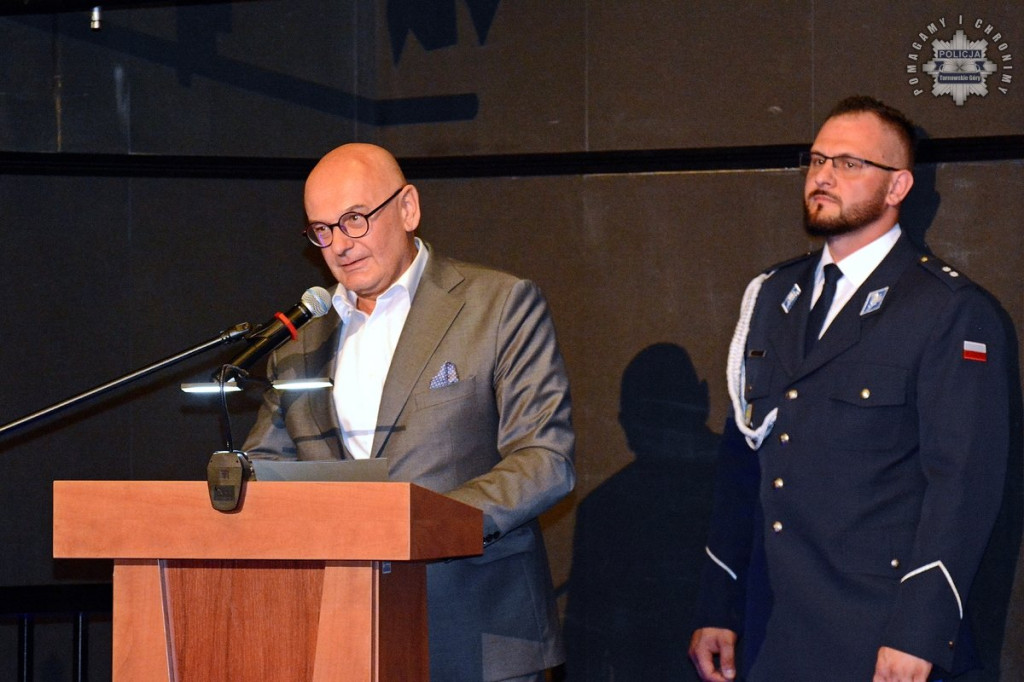 Uznanie dla najlepszych. Policjanci z medalami i awansami