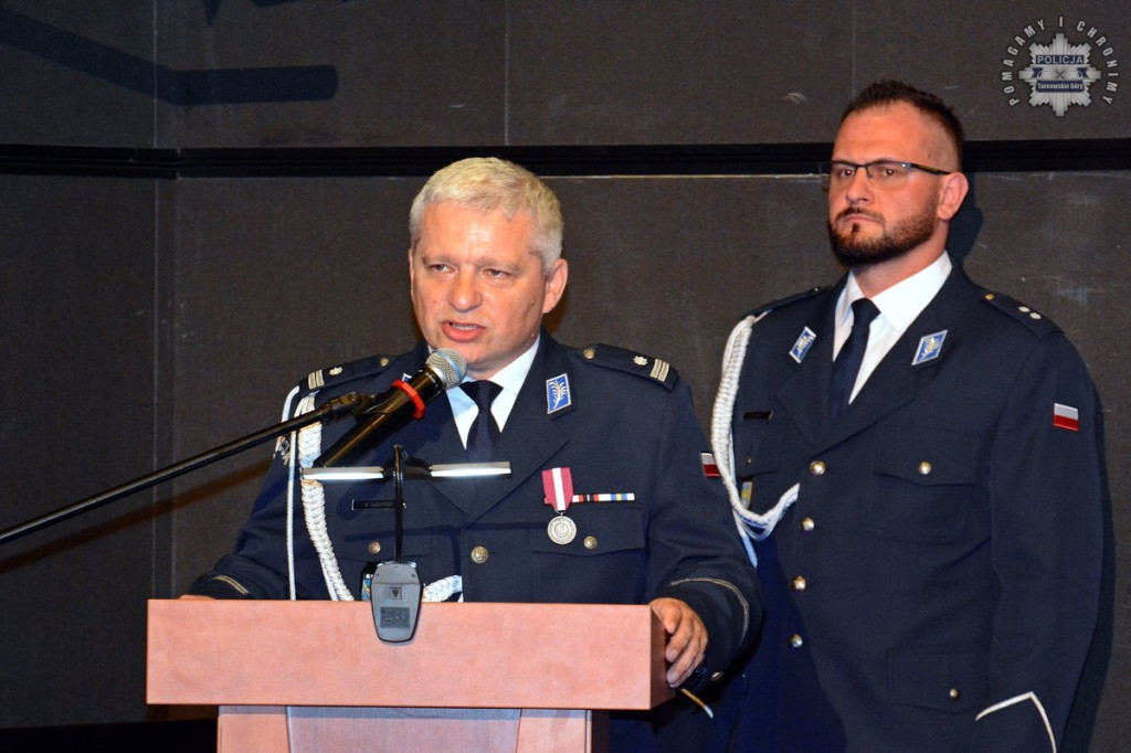 Uznanie dla najlepszych. Policjanci z medalami i awansami