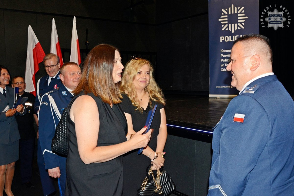 Uznanie dla najlepszych. Policjanci z medalami i awansami