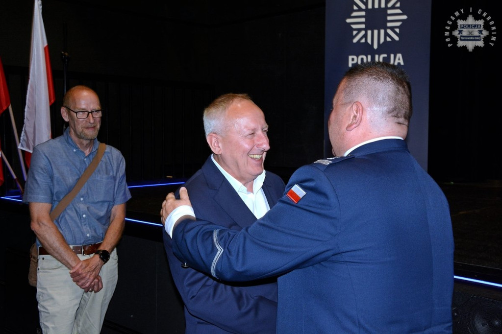 Uznanie dla najlepszych. Policjanci z medalami i awansami