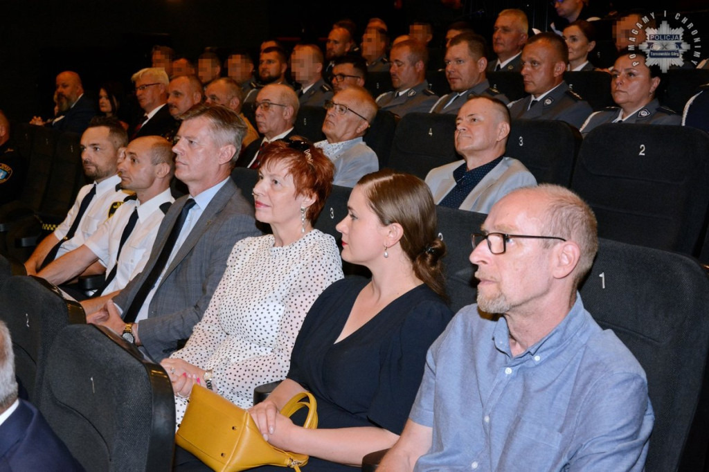 Uznanie dla najlepszych. Policjanci z medalami i awansami