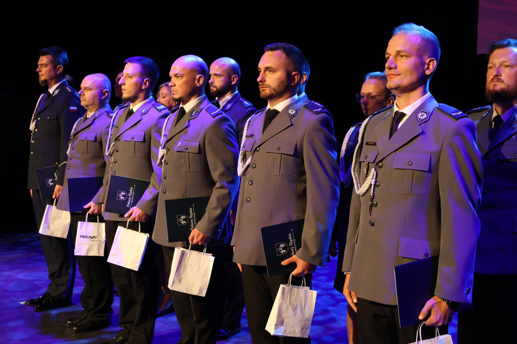 Święto Policji w Piekarach Śląskich. Awanse i nagrody