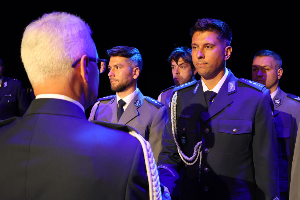 Święto Policji w Piekarach Śląskich. Awanse i nagrody