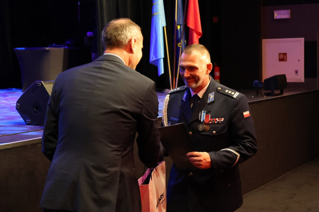 Święto Policji w Piekarach Śląskich. Awanse i nagrody