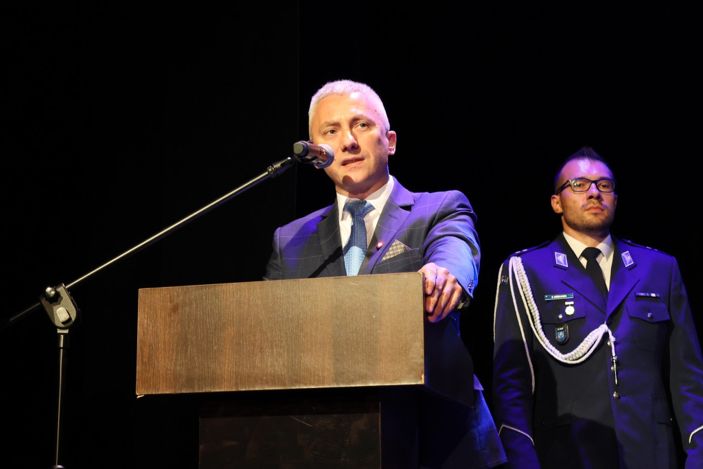 Święto Policji w Piekarach Śląskich. Awanse i nagrody