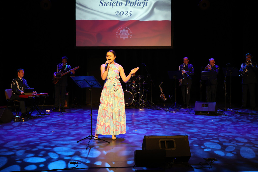 Święto Policji w Piekarach Śląskich. Awanse i nagrody