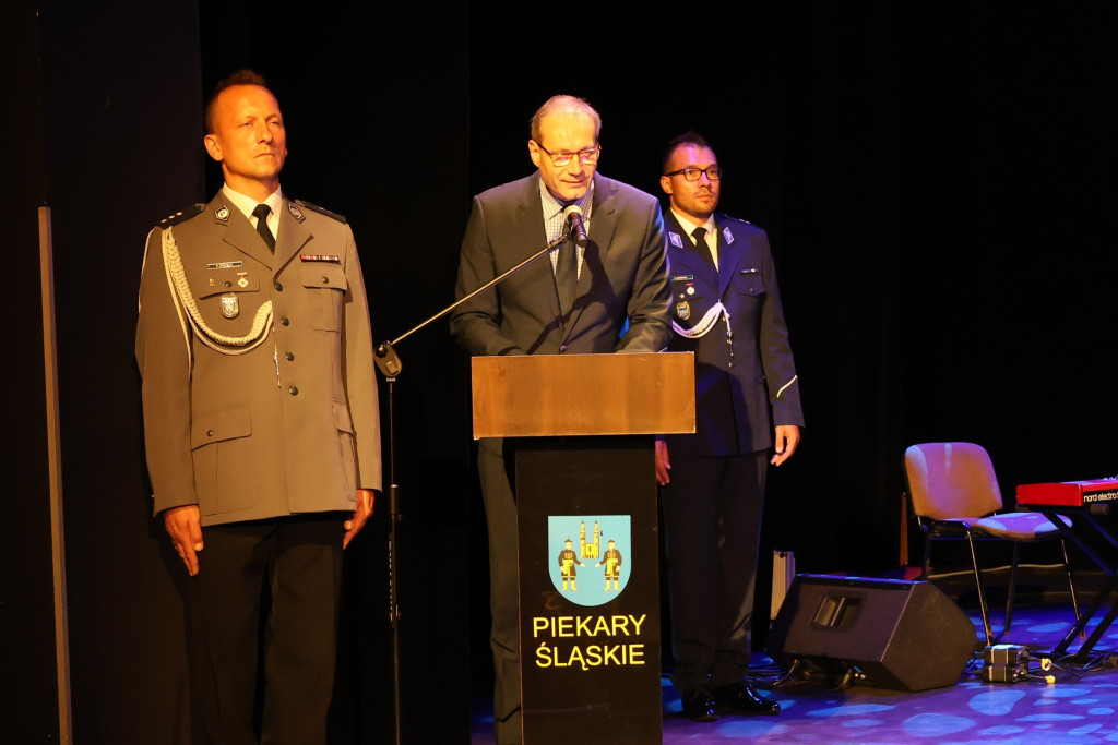 Święto Policji w Piekarach Śląskich. Awanse i nagrody