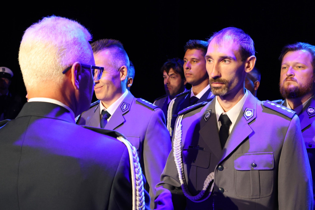 Święto Policji w Piekarach Śląskich. Awanse i nagrody