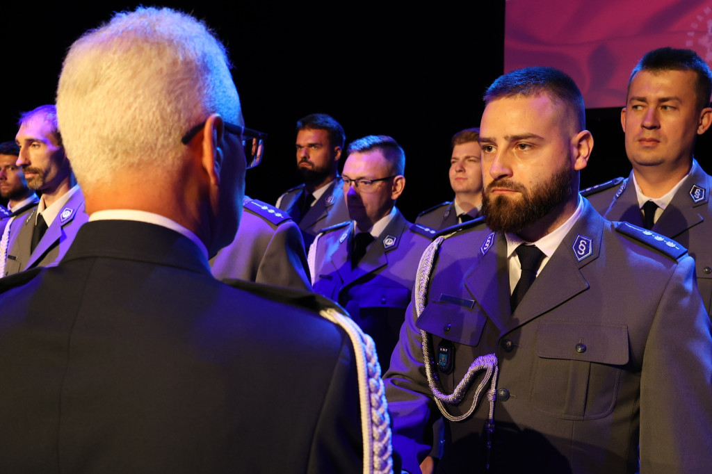 Święto Policji w Piekarach Śląskich. Awanse i nagrody