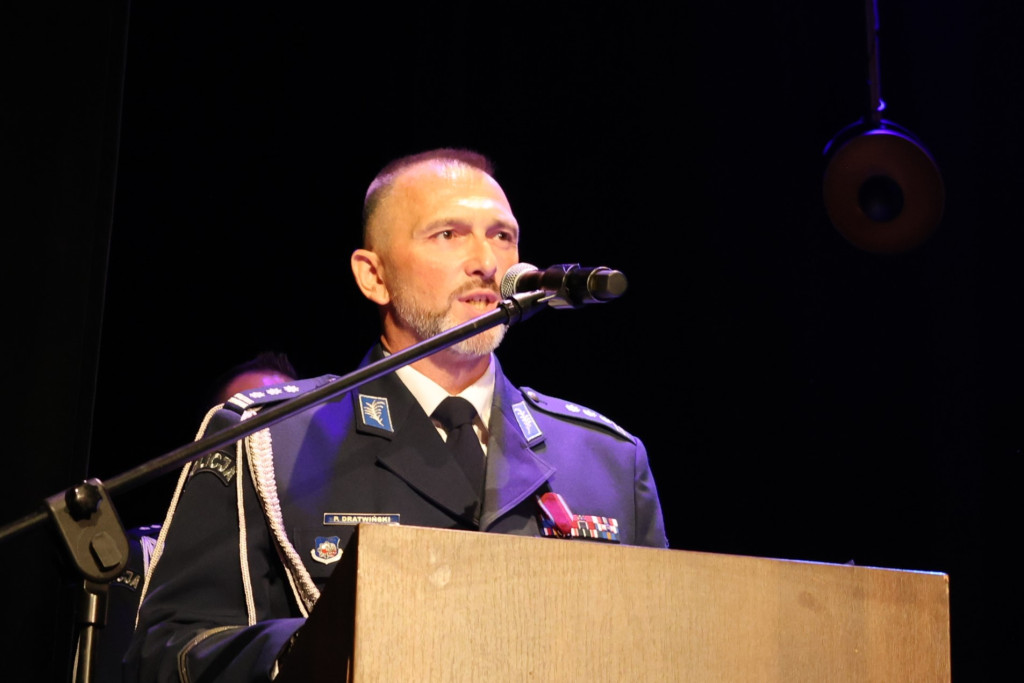 Święto Policji w Piekarach Śląskich. Awanse i nagrody