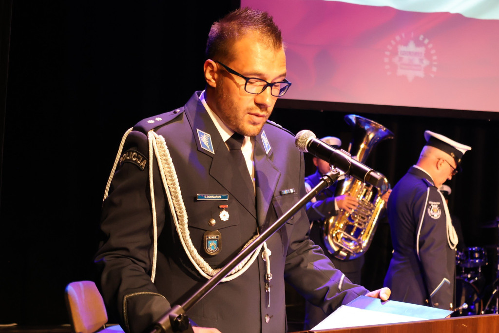 Święto Policji w Piekarach Śląskich. Awanse i nagrody