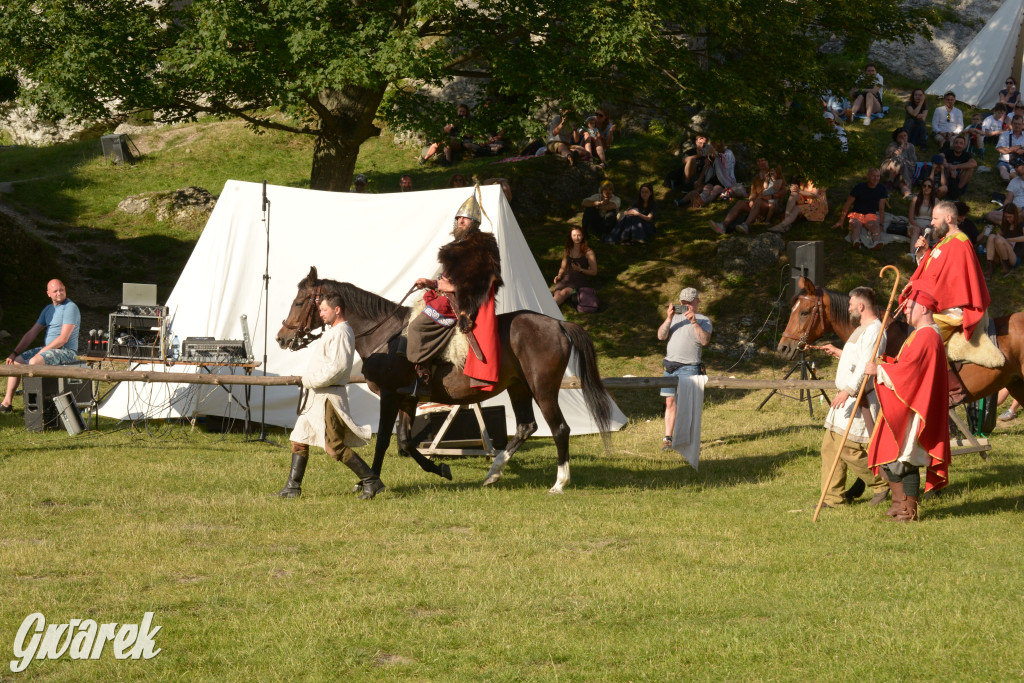Najazd Barbarzyńców na zamek Ogrodzieniec