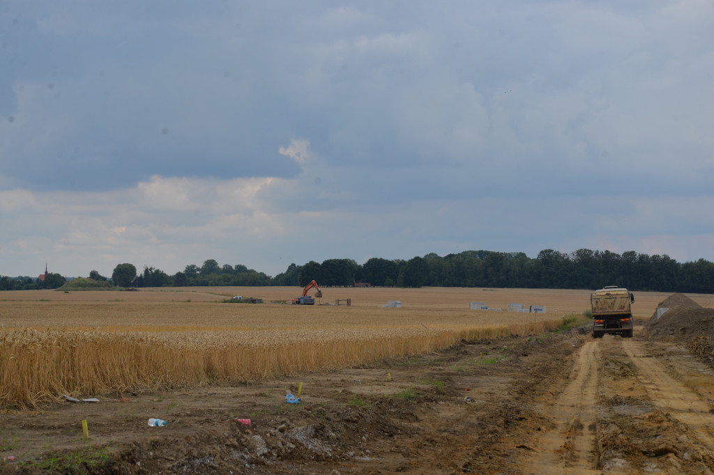 Budowa drogi między Sielanką a Laryszowem