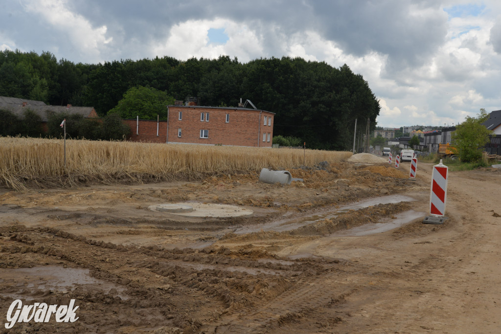 Budowa drogi między Sielanką a Laryszowem