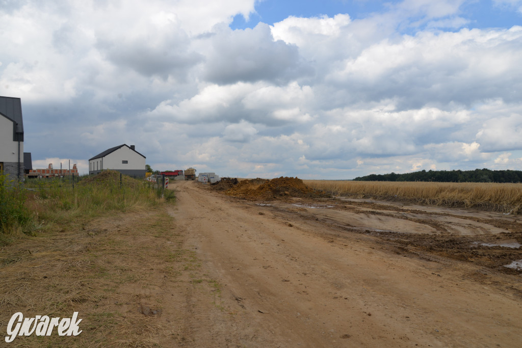 Budowa drogi między Sielanką a Laryszowem