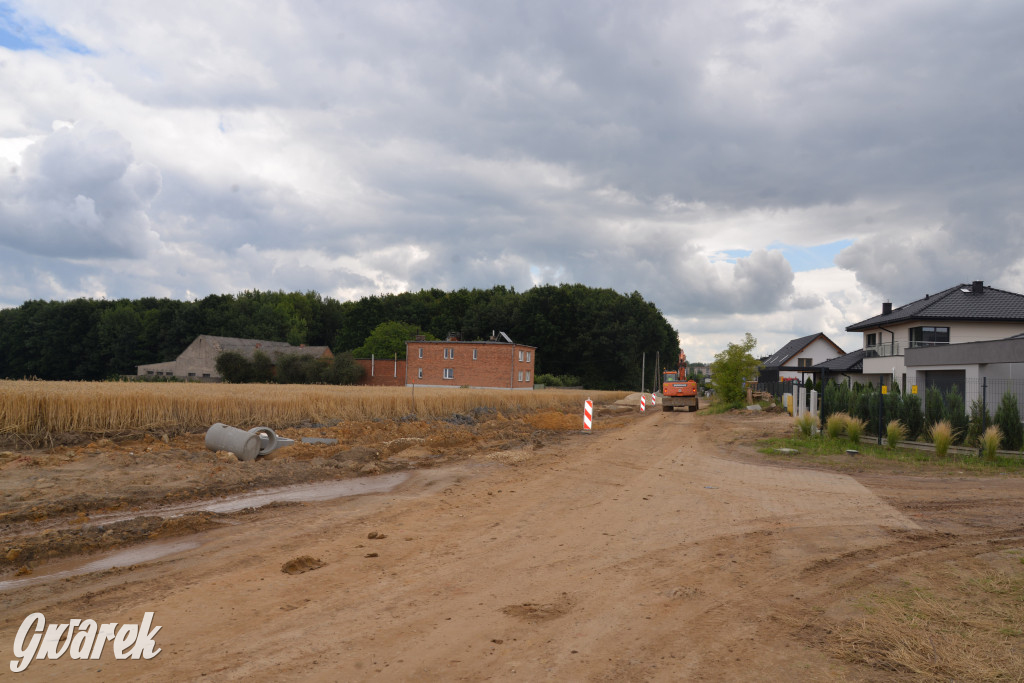 Budowa drogi między Sielanką a Laryszowem