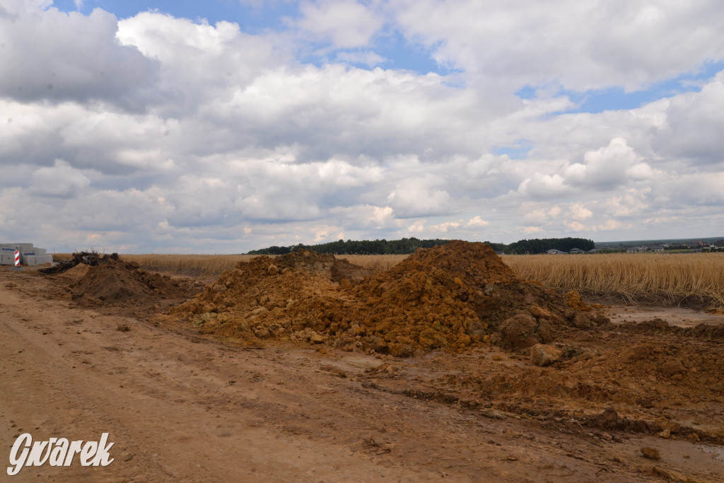 Budowa drogi między Sielanką a Laryszowem