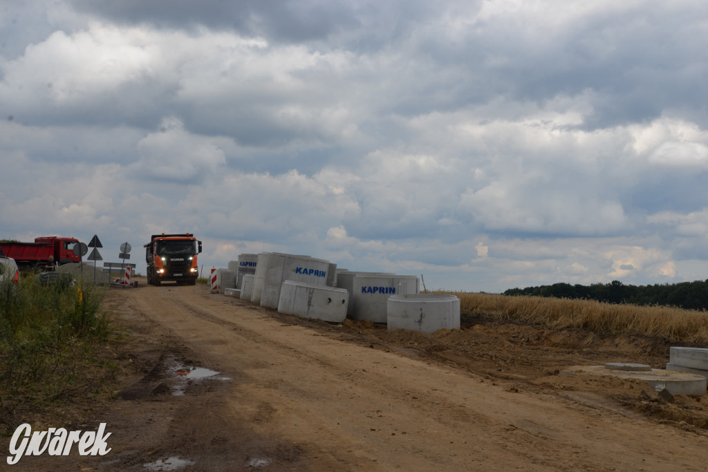 Budowa drogi między Sielanką a Laryszowem