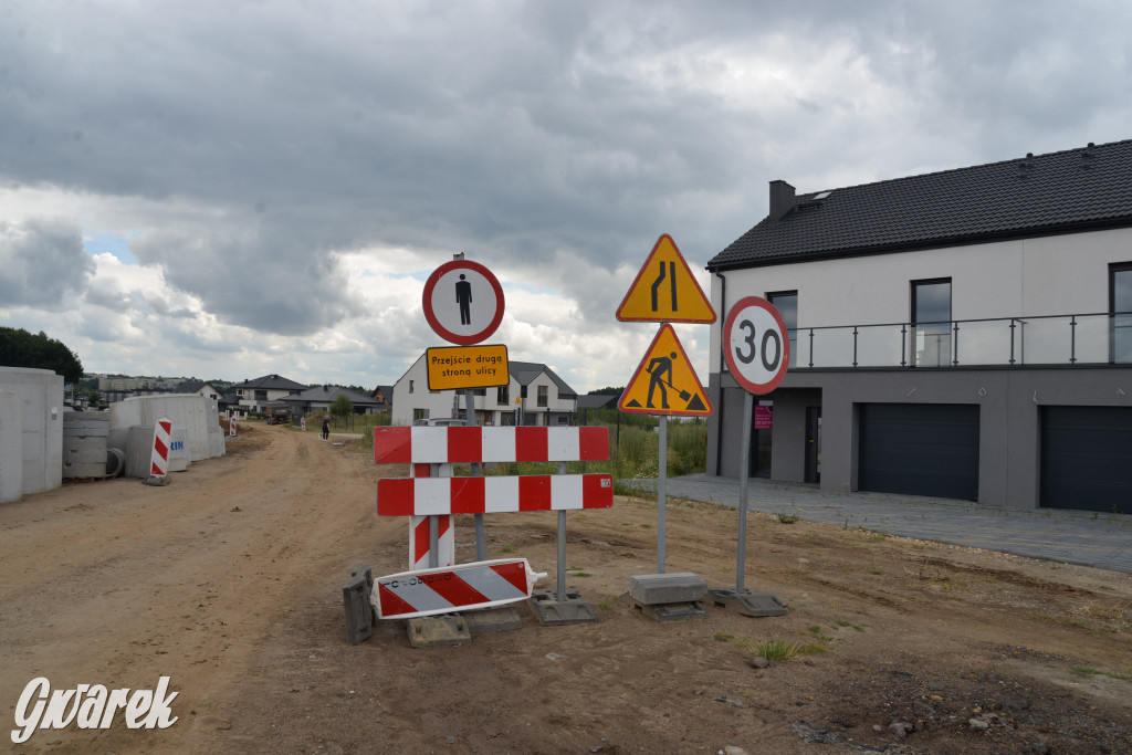 Budowa drogi między Sielanką a Laryszowem